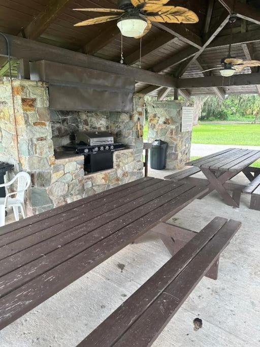 Lake Valrico'S Camelot Court With Heated Pool & Access To Private Lake Exteriér fotografie
